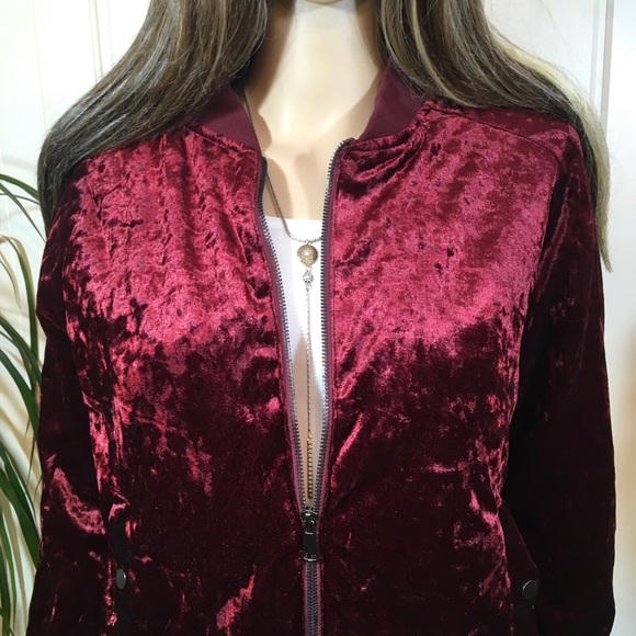 Velvet Bomber - Picture 8 of 8